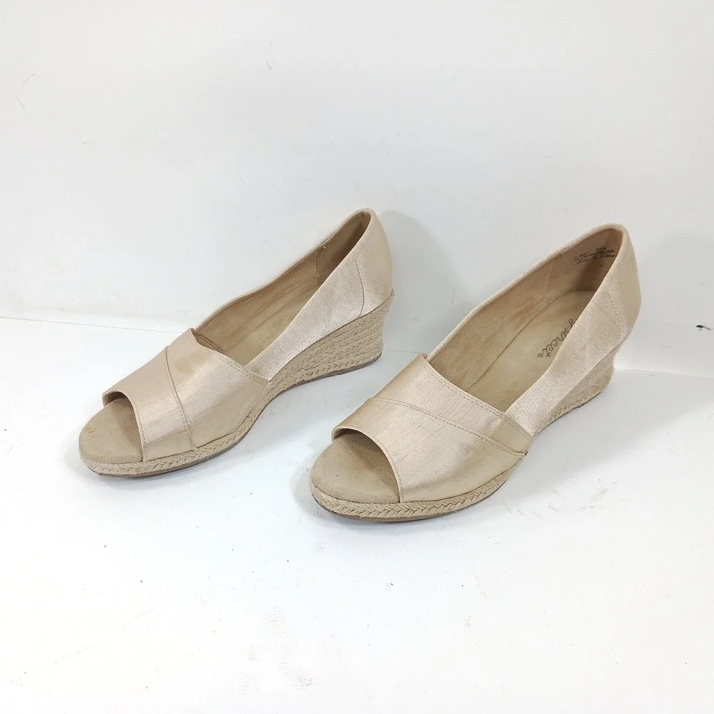 Easy Street Womens Espadrille Wedge Sandals Champagne Gold Peep Toe 31-8954 9.5N